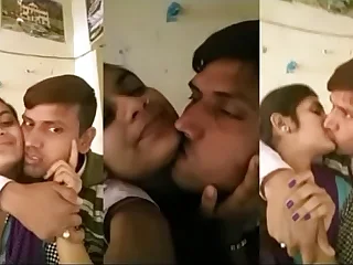 desi bihari teacher hot kiss in tution class room(VIRAL)